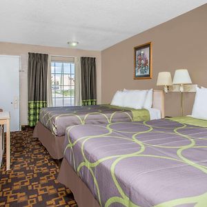 Queen Room Two Queen Beds Smoking